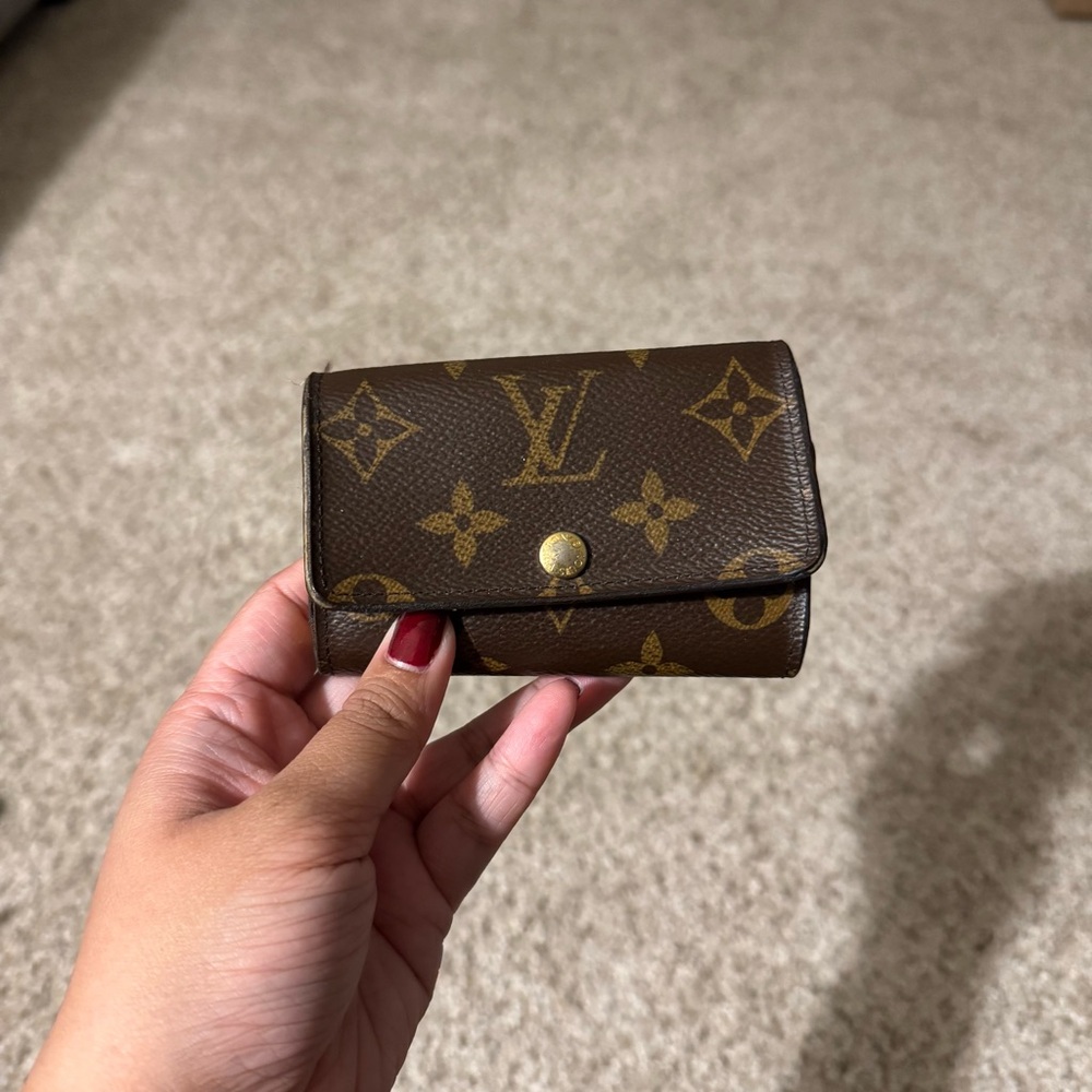 Louis Vuitton Key Holder in Monogram